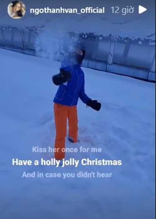 Nàng đả nữ còn trêu đùa bạn trai kém tuổi.