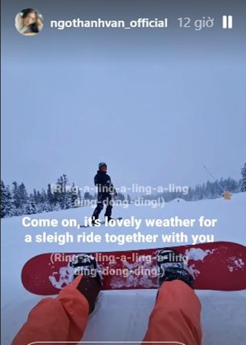 Ngô Thanh Vân quay lại khoảnh khắc Huy Trần trượt tuyết.