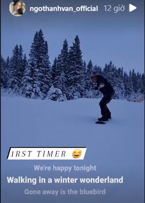 Nàng đả nữ cho biết, đây là lần đầu tiên trượt tuyết của bạn trai kém tuổi.