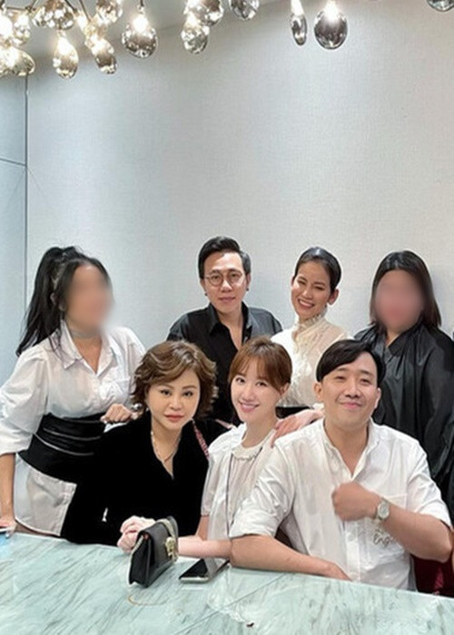 Hẹn hò Anh Đức, Uyên Tô gặp gỡ các nghệ sĩ nổi tiếng như vợ chồng Trấn Thành.