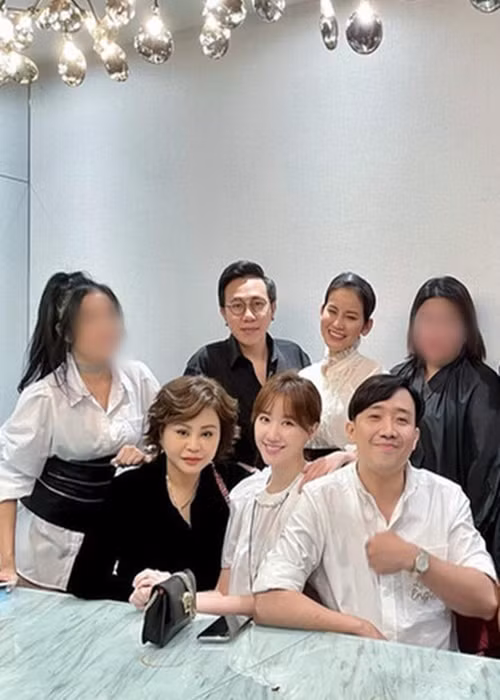 Hẹn hò Anh Đức, Uyên Tô gặp gỡ các nghệ sĩ nổi tiếng như vợ chồng Trấn Thành.