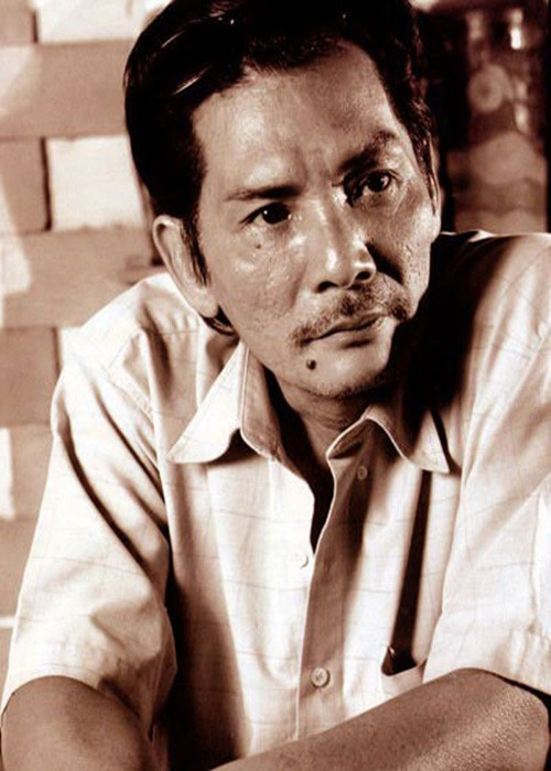 Không dừng lại ở đó, Thương Tín còn cho rằng Trịnh Kim Chi tự ý kêu gọi quyên góp. “Tôi không kêu Trịnh Kim Chi kêu gọi cho tôi. Nếu cô ấy không nói ra thì ai biết tôi đang sống khổ. Cô ấy hoàn toàn không hỏi ý kiến của tôi”, Thương Tín nói. Thậm chí, Thương Tín tuyên bố sẽ mời công an vào cuộc để “lấy lại công bằng”. Ảnh: Người lao động