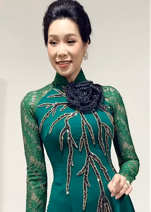 Chia sẻ trên Vietnamnet, Trịnh Kim Chi cho biết, cô sẵn sàng hợp tác nếu Thương Tín tố cáo. "Những gì cần nói, tôi đã nói hết rồi. Tôi không muốn câu chuyện này phức tạp hơn nữa. Phía anh Thương Tín muốn mời công an là quyền của anh ấy. Tôi luôn sẵn sàng hợp tác", cô nói. Ảnh: FB Trịnh Kim Chi