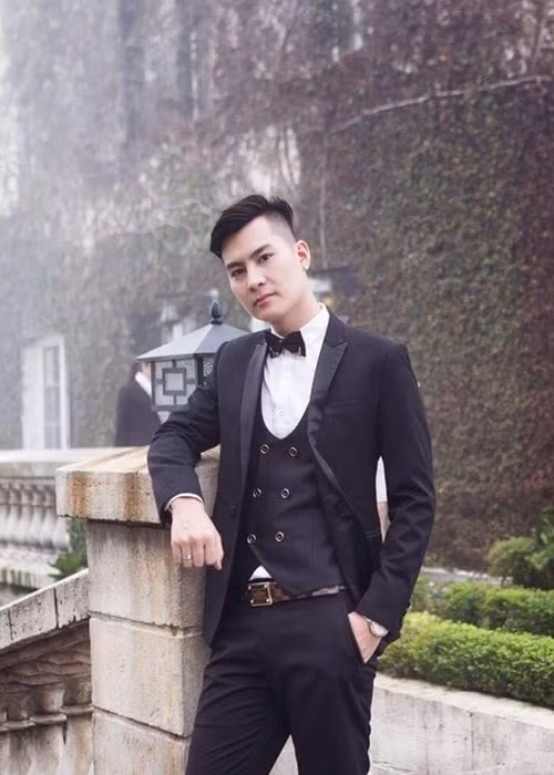 Chồng trẻ của Lâm Khánh Chi sở hữu vẻ ngoài điển trai không kém hot boy. Ảnh: Khám phá