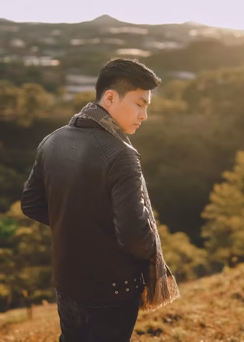 Phi Hùng không chỉ điển trai mà còn chiều vợ con. Ảnh: FB Phi Hùng