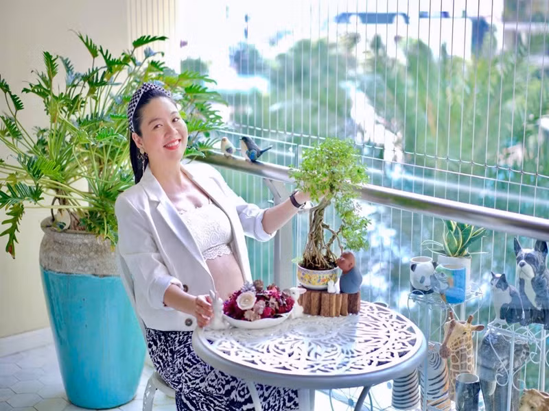 Gương mặt của nữ diễn viên không bị phá nét như lần đầu bầu bí.