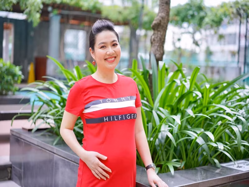 Sau 3 năm sinh con trai đầu lòng, Lê Khánh mang bầu lần 2. Cô khoe tin bầu bí vào tháng 10/2021.