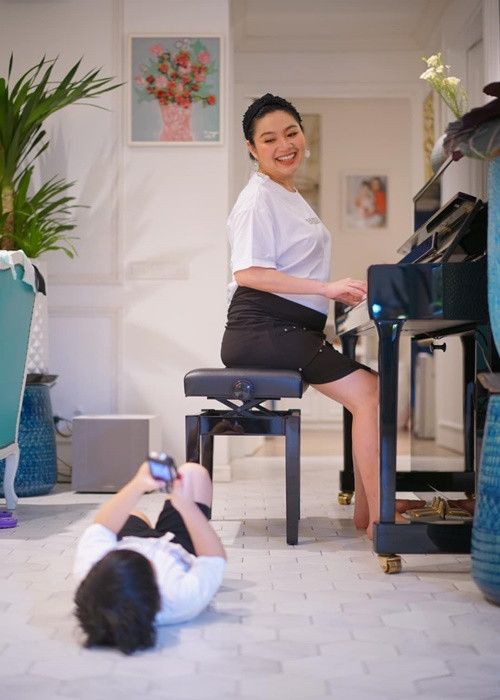 Nữ diễn viên chia sẻ, cậu con trai đầu lòng rất hạnh phúc khi chuẩn bị lên chức anh.