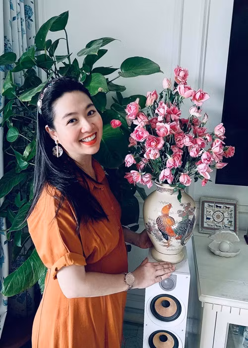 Mang thai lần 2, Lê Khánh được ông xã Tuấn Khải cưng chiều.