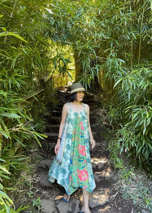 Bà mẹ hai con được khen ngày càng sành điệu, gợi cảm.