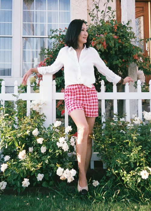 Ở tuổi 59, từng 2 lần sinh nở, nữ diễn viên vẫn trẻ trung, xinh đẹp.