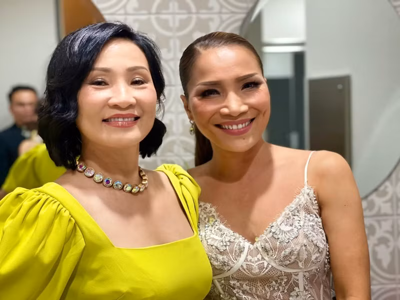 Hồi tháng 5/2021, nữ diễn viên chia sẻ câu chuyện được mai mối. Cô kể: “Tôi có một bà bác ở miền Đông có ông con trai 62 tuổi, chưa có đời vợ nào muốn làm mai cho tôi. Cuối cùng phát hiện là bà bác đó mê tôi chứ con trai bà chưa mê, cho nên tôi vẫn cô đơn".