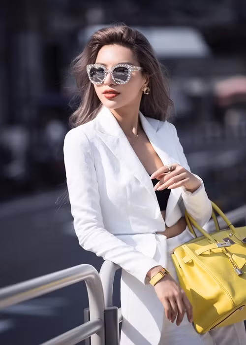 Khả Trang chia sẻ, cô từng bị phản bội trong tình yêu. Khả Trang kể, người yêu của cô trăng hoa theo nhiều mức độ khác nhau. Dù biết bị phản bội nhưng Khả Trang đều bỏ qua vì còn yêu nhiều và nghĩ chưa đến mức độ chăn gối. Chỉ đến khi cuộc tình của Khả Trang có người thứ ba chen vào, cô mới chia tay.