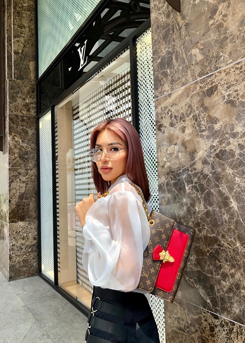 Năm 2019, trong cuộc phỏng vấn với Vietnamnet, Khả Trang bật mí về mối tình đầu đẹp của mình. Người đẹp kể, thời đại học, cô yêu một người là bạn của mẹ. Trong mắt Khả Trang, tình đầu là một người rất tuyệt vời từ xuất thân, nền tảng trí thức cho đến ngoại hình.