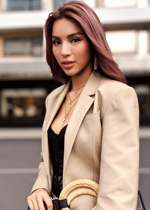 Duong tinh lan dan cua sieu mau Kha Trang bi bao hanh da man