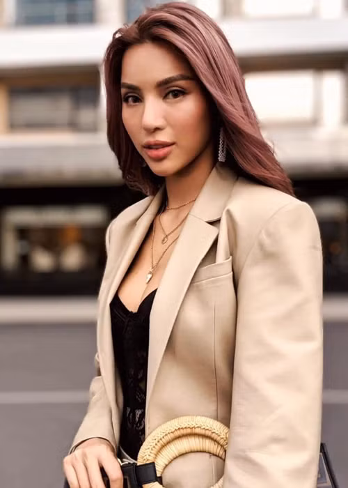 Duong tinh lan dan cua sieu mau Kha Trang bi bao hanh da man