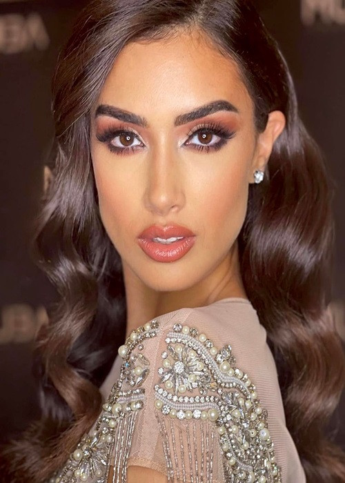 Đại diện Tây Ban Nha - Sarah Loinaz cũng là một trong những thí sinh sáng giá cho ngôi vị cao nhất của cuộc thi Hoa hậu Hoàn vũ Thế giới 2021. Cô nói thạo tiếng Tây Ban Nha, tiếng Anh và tiếng Ả Rập. Sarah có kinh nghiệm làm người mẫu 9 năm nên biết cách tạo dáng và ăn diện để nổi bật. Ảnh: Missosology