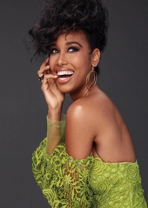 Đại diện Pháp Clemence Botino sở hữu vóc dáng gợi cảm, làn da nâu khỏe khoắn, nụ cười ngọt ngào. Khi mới tham gia cuộc thi, cô không may mắc COVID-19. Tuy nhiên, đại diện Pháp vẫn được ban tổ chức tạo điều kiện thi đấu khi khỏi bệnh. Ở bán kết, Clemence trình diễn khá tốt. Ảnh: Clemence Botino