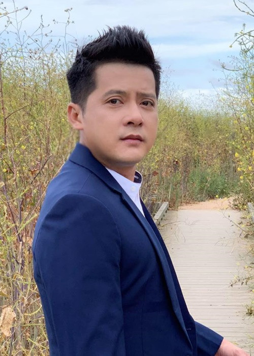 “Tôi làm việc cho Thắm, cụ thể là ghi hình, chỉnh sửa video... và sau mỗi tập chương trình, cô ấy trả tiền thù lao cho tôi. Thắm có spa đã hoạt động được một thời gian nhưng đợt dịch bùng phát phải đóng cửa. Cô ấy chuyển sang hoạt động nghệ thuật thì biến nơi đó thành chỗ quay phim. Nhiều thành viên trong ê-kíp và nghệ sĩ khách mời đều từng đến đây”, Hoàng Anh nói. Ảnh: FB Hoàng Anh