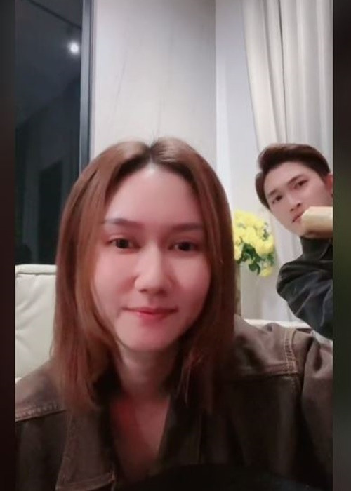 Mới đây, tin đồn tình cảm của cặp đôi Hương Giang - Đình Tú rạn nứt khiến dư luận xôn xao. Tối ngày 20/12, đôi uyên ương lên tiếng phủ nhận tin đồn. Ảnh: chụp màn hình