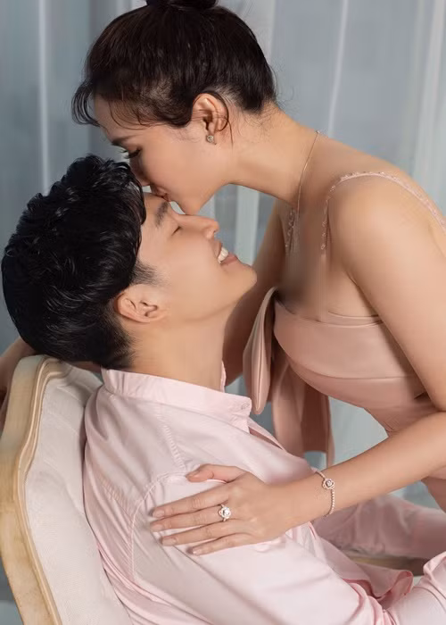 Đình Tú và Hương Giang hẹn hò từ năm 2016. Ảnh: FB Đình Tú