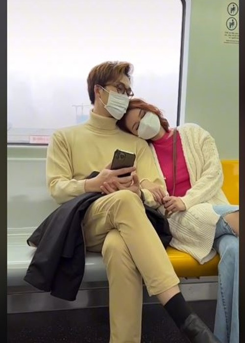 Cặp đôi “chị em” có không ít khoảnh khắc ngọt ngào bên nhau. Ảnh: chụp màn hình