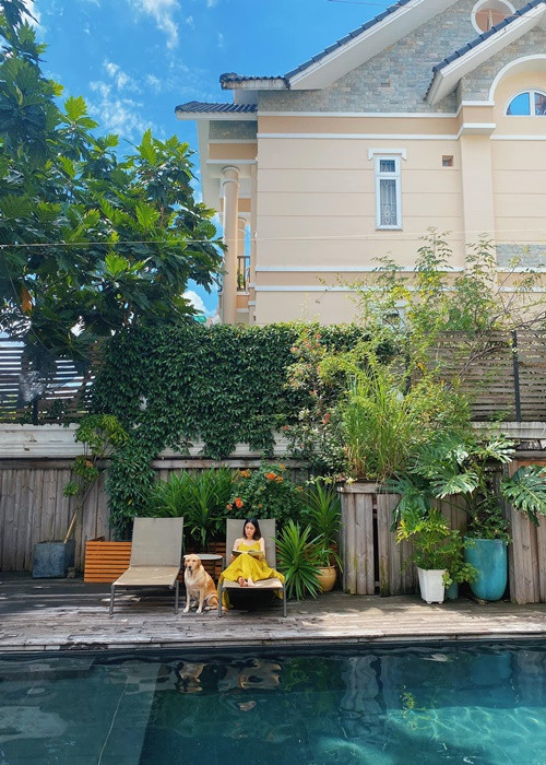 Trước khi sinh con, Hà Tăng khoe cắt tóc ngắn.