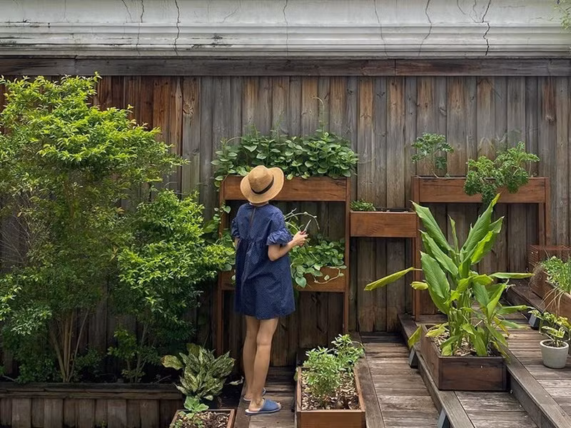 Tăng Thanh Hà kết hôn năm 2012. Cô sinh con trai Richard năm 2015 và con gái Chloe năm 2017.