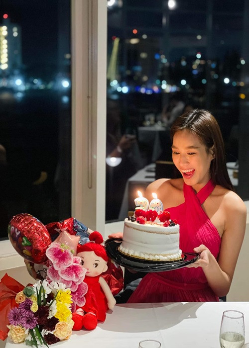 Đỗ Thị Hà nhận được sự động viên của gia đình, bạn bè và đồng nghiệp khi hành trình ở Hoa hậu Thế giới bị dang dở. Ảnh: FB Phạm Kim Dung