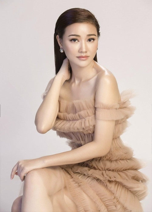 Hiện tại, nữ ca sĩ để chuyện tình cảm thuận theo tự nhiên.