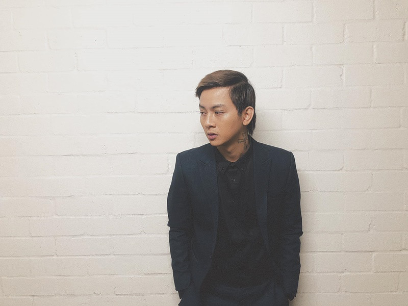 Hoài Lâm thừa nhận, luôn cảm thấy giọng hát vẫn chưa đủ và mong mỏi ở bản thân nhiều hơn. Áp lực trong công việc lẫn chuyện tình cảm quá ồn ào, khiến Hoài Lâm từng ngưng hát đến 1 năm. Ảnh: FB Hoài Lâm