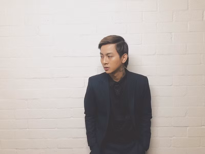 Hoài Lâm thừa nhận, luôn cảm thấy giọng hát vẫn chưa đủ và mong mỏi ở bản thân nhiều hơn. Áp lực trong công việc lẫn chuyện tình cảm quá ồn ào, khiến Hoài Lâm từng ngưng hát đến 1 năm. Ảnh: FB Hoài Lâm