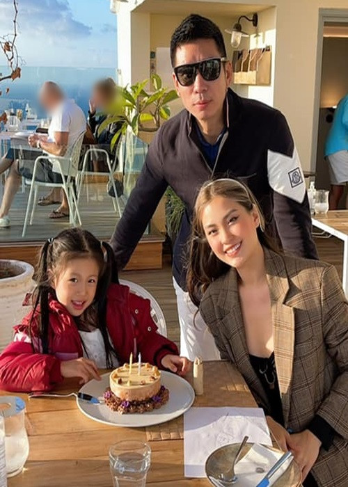 Diễm Trang kết hôn vào cuối năm 2015. Người đẹp hiện tại duy trì công việc biên tập viên và phụ chồng kinh doanh lĩnh vực nhà hàng.