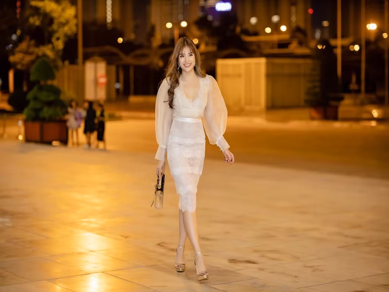 Chân dài sinh năm 1990 chia sẻ về chỉ số cơ thể: “Ở cuộc thi Ngôi sao người mẫu tương lai 2012 mà tôi đăng quang, năm đó tôi được đánh giá có chỉ số hình thể 29/30”.