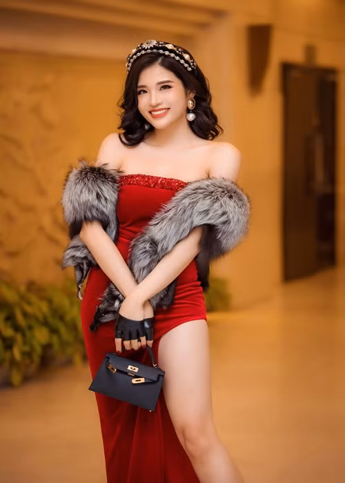 Nhan sắc Phan Hoàng Thu có chỉ số cơ thể đẹp nhất nhì Vbiz Nhan sac Phan Hoang Thu co chi so co the dep nhat nhi Vbiz