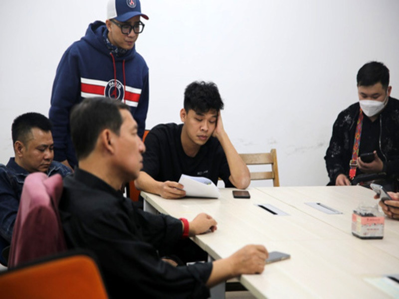 Buổi tập đầu tiên còn có sự góp mặt của Quang Thắng, Chí Trung, Trung Ruồi, Đỗ Duy Nam, Dũng Hớn. Ảnh: Vietnamnet