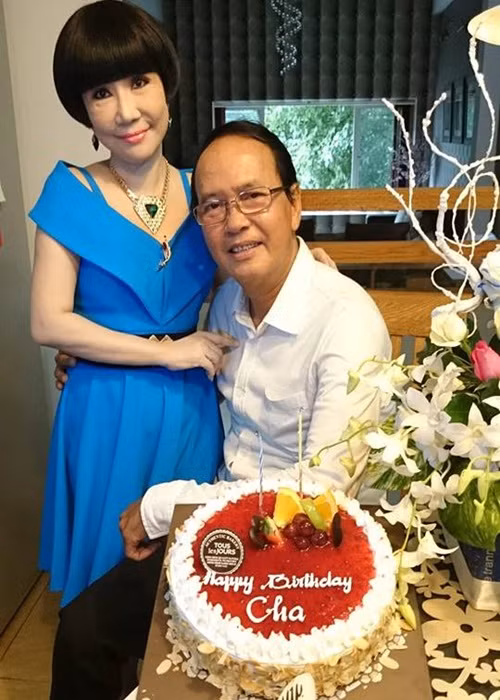 Ngoài sự nghiệp thành công, nghệ sĩ Thanh Kim Huệ còn có cuộc hôn nhân hạnh phúc gần 50 năm với nghệ sĩ Thanh Điền. Ảnh: Người đưa tin