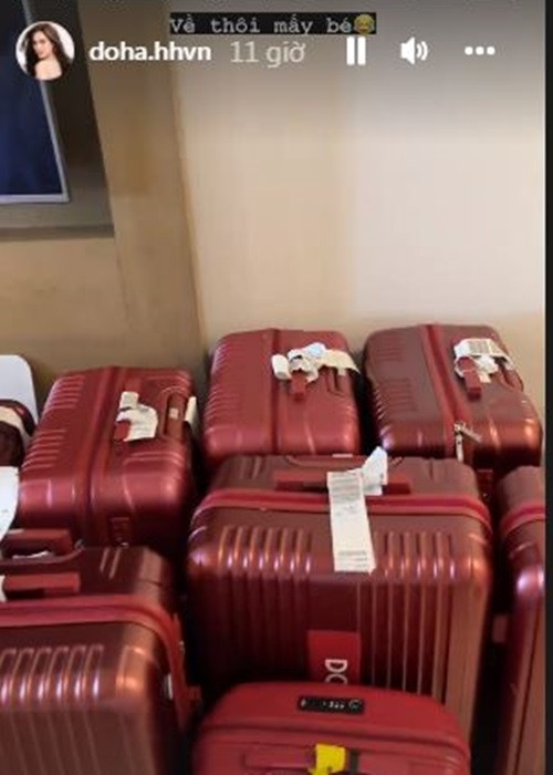 Đỗ Thị Hà sắp gọn vali mang theo. Cô sẽ cùng các thí sinh khác trở lại cuộc thi.