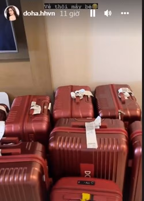 Đỗ Thị Hà sắp gọn vali mang theo. Cô sẽ cùng các thí sinh khác trở lại cuộc thi.