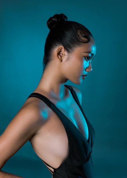 Quỳnh Anh sở hữu vóc dáng mảnh mai phù hợp với nhiều mẫu trang phục. Ảnh: FB Quỳnh Anh