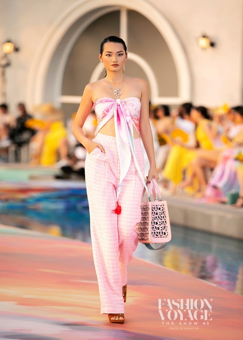 Học trò của Võ Hoàng Yến tự tin sải bước trên các sàn catwalk. Ảnh: FB Quỳnh Anh