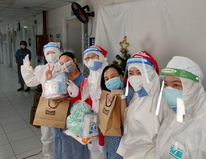 Video: Noel sieu dang yeu tai Benh vien Dieu tri COVID-19 Tu Du-Hinh-10