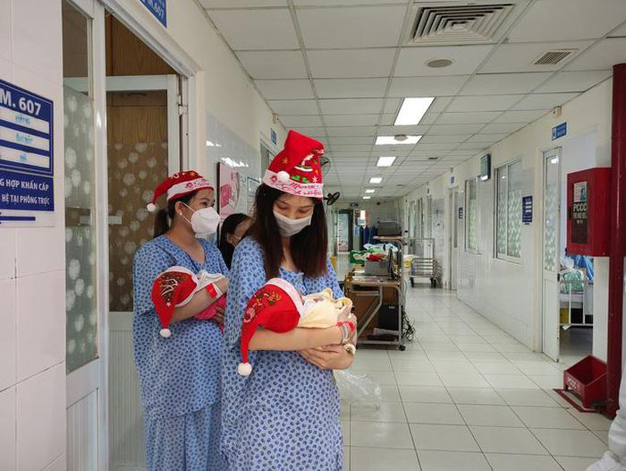 Video: Noel sieu dang yeu tai Benh vien Dieu tri COVID-19 Tu Du-Hinh-9