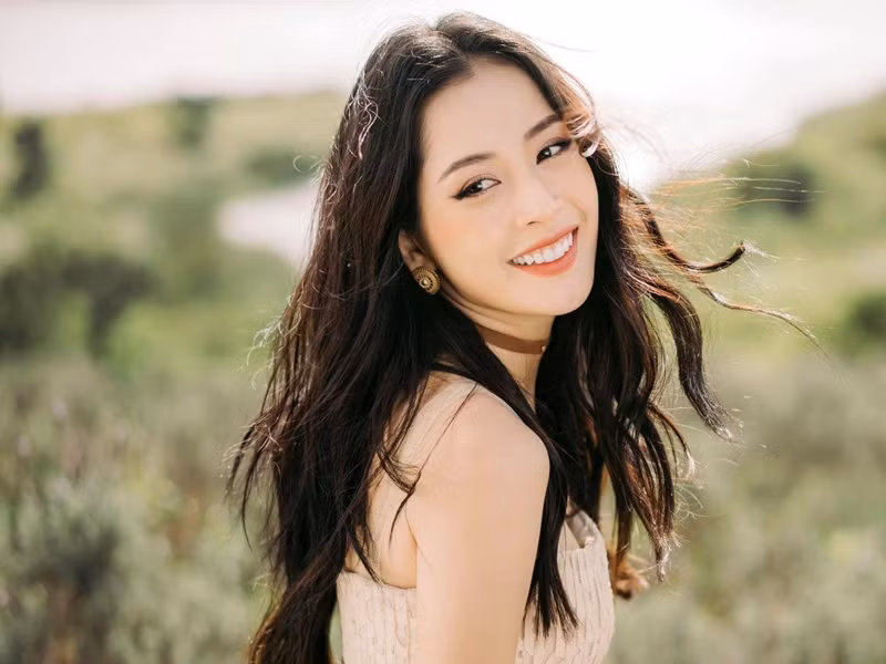 Sau cuộc tình với Cường Seven, nữ diễn viên phim "Hương Ga" không công khai thêm bất kì mối quan hệ tình cảm nào. Trong những năm gần đây, cô bị đồn hẹn hò đồng giới với Gil Lê, vướng nghi vấn yêu mỹ nam xứ Hàn Jin Ju Hyung hay dính tin đồn tình cảm với một thiếu gia đình đám Hà Thành. Ảnh: FB Chi Pu