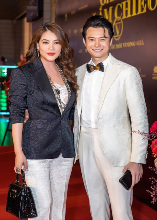 Sau “Hương Ga”, Trương Ngọc Ánh đầu tư phim ảnh, đóng chính một số phim. Ngoài ra, cô còn tham gia các gameshow với vai trò giám khảo. Trương Ngọc Ánh hiện tại hẹn hò nam diễn viên Anh Dũng. Cặp đôi “chị em” chênh nhau 14 tuổi. Ảnh: FB Anh Dũng