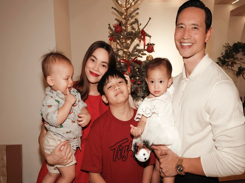 Mối tình giữa Kim Lý và Trương Ngọc Ánh kéo dài từ 2014 đến 2016. Đến năm 2017, Kim Lý hẹn hò Hồ Ngọc Hà. Hiện tại, nam diễn viên có tổ ấm hạnh phúc bên Hà Hồ và cặp song sinh. Ảnh: FB Kim Lý