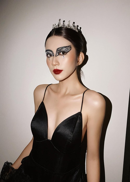 Vai Vân Vân là vai diễn đầu tay của cô trong sự nghiệp diễn xuất.