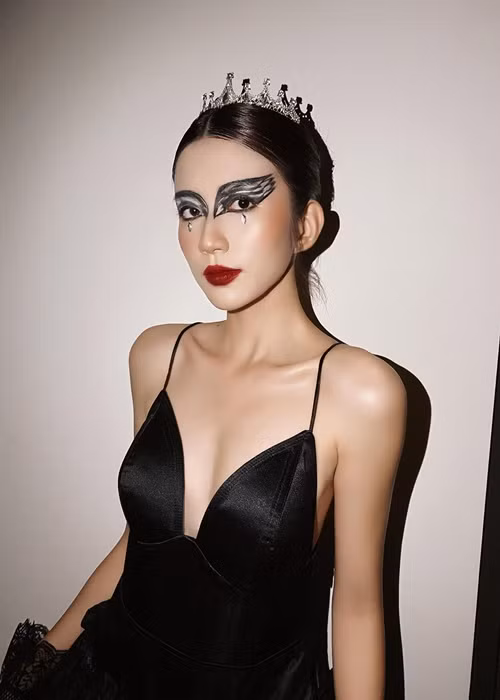 Vai Vân Vân là vai diễn đầu tay của cô trong sự nghiệp diễn xuất.