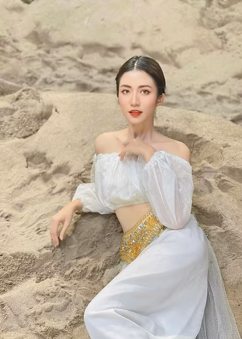 Nữ diễn viên sinh năm 1999 không gặp khó khăn khi đứng trước máy quay phim.