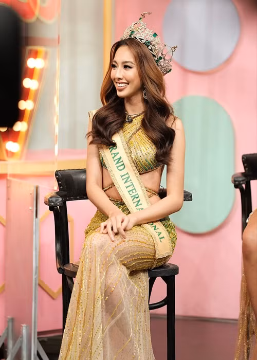 Sau khi đăng quang, Thùy Tiên được chủ tịch và phó chủ tịch cho phép phẫu thuật thẩm mỹ. Tuy nhiên, Thùy Tiên từ chối. Ảnh: Miss Grand International